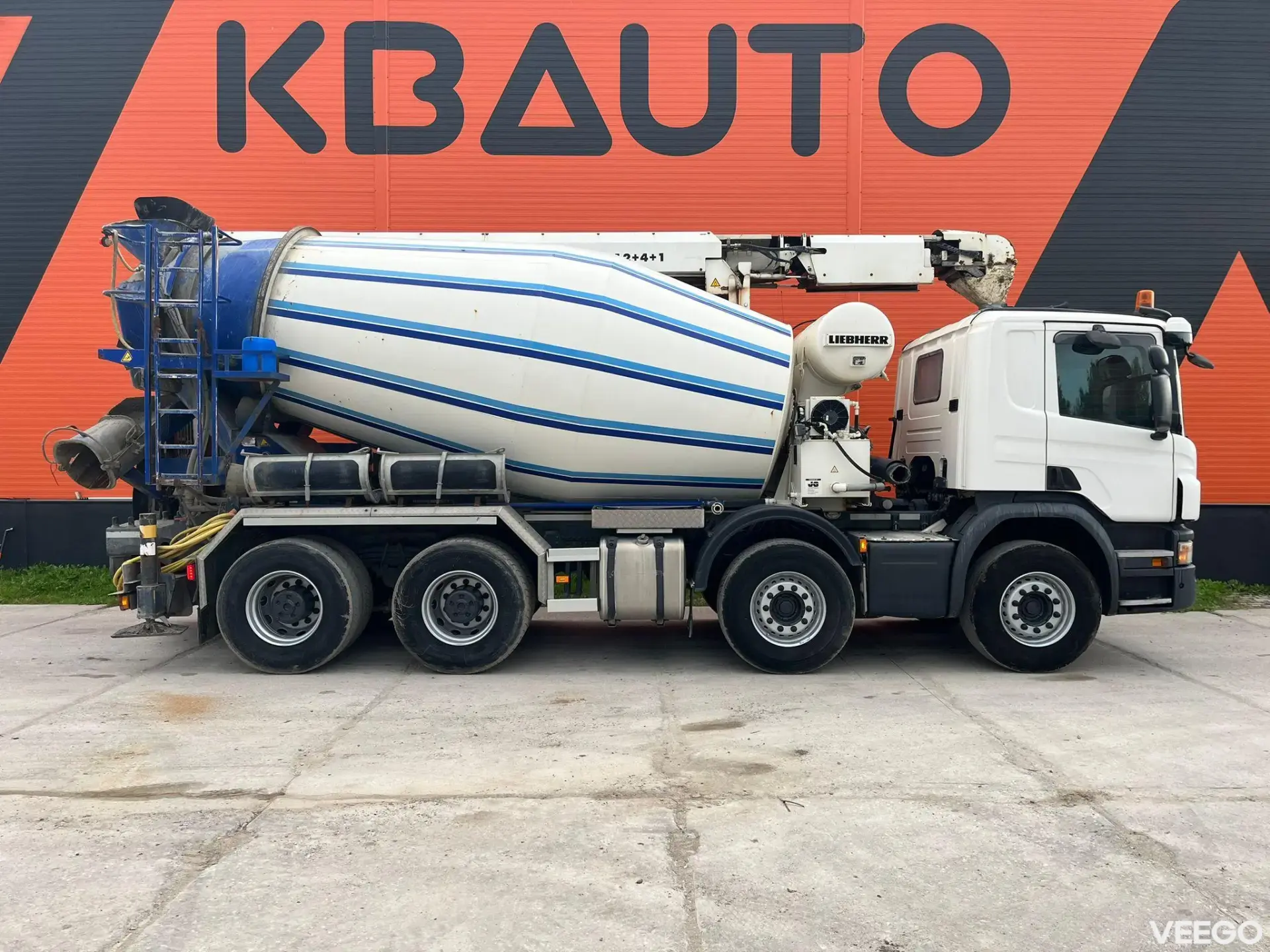 SCANIA P 410 8x4 LIEBHERR 9 m3 + CONVEYOR / FULL STEEL  302kW