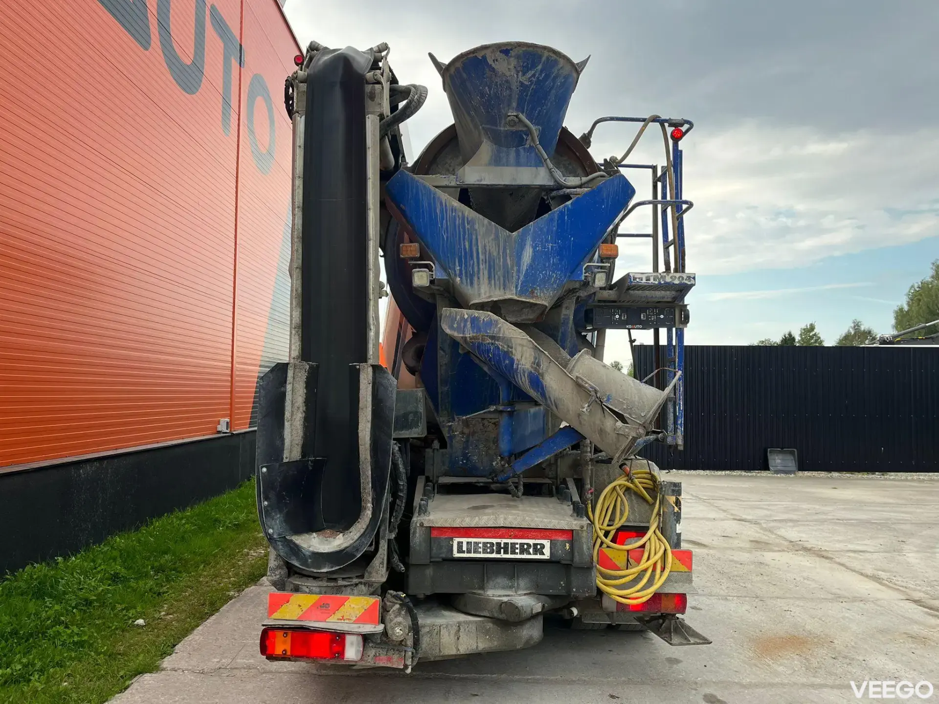 SCANIA P 410 8x4 LIEBHERR 9 m3 + CONVEYOR / FULL STEEL  302kW