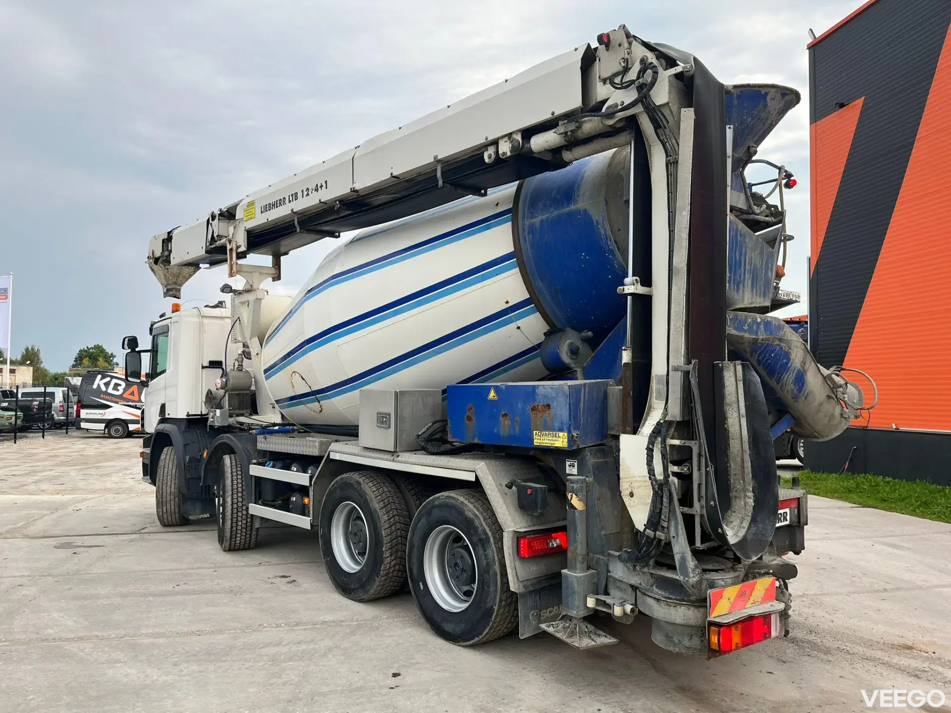 SCANIA P 410 8x4 LIEBHERR 9 m3 + CONVEYOR / FULL STEEL  302kW