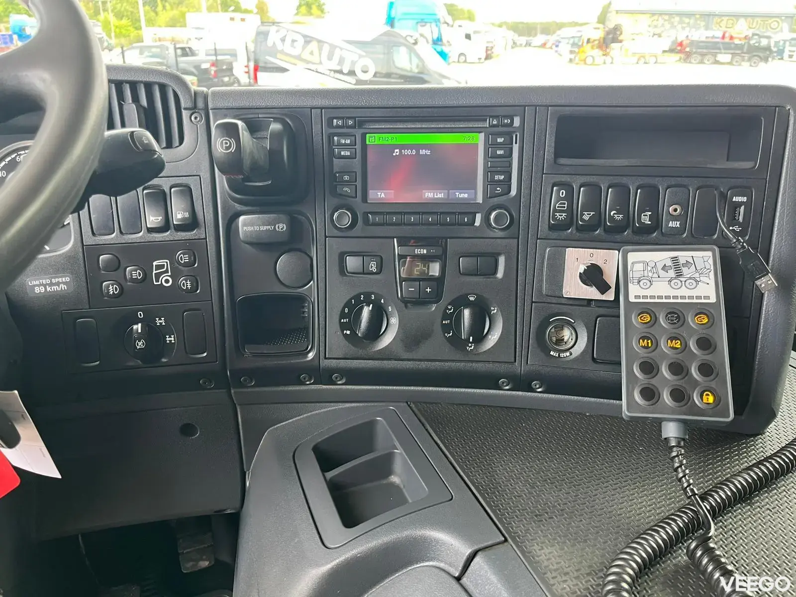 SCANIA P 410 8x4 LIEBHERR 9 m3 + CONVEYOR / FULL STEEL  302kW
