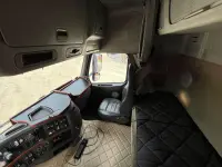 Volvo FH-480 FOR SALE WITHOUT CRANE ! / PLATFORM L=6403 mm  353kW thumbnail