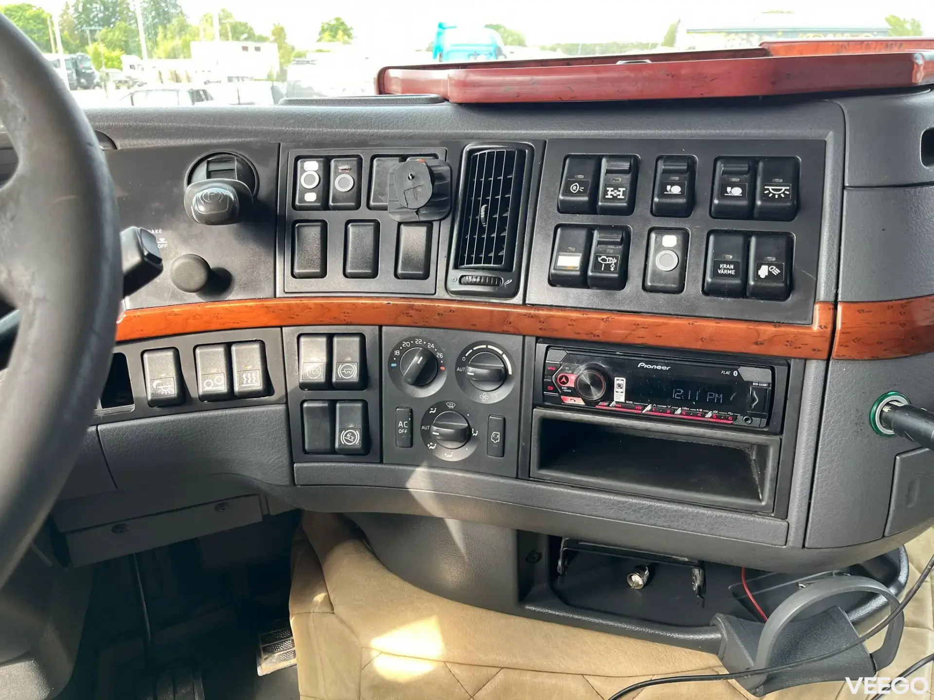 Volvo FH-480 HMF 2420-K5 YEAR 2011 / PLATFORM L=6403 mm  353kW