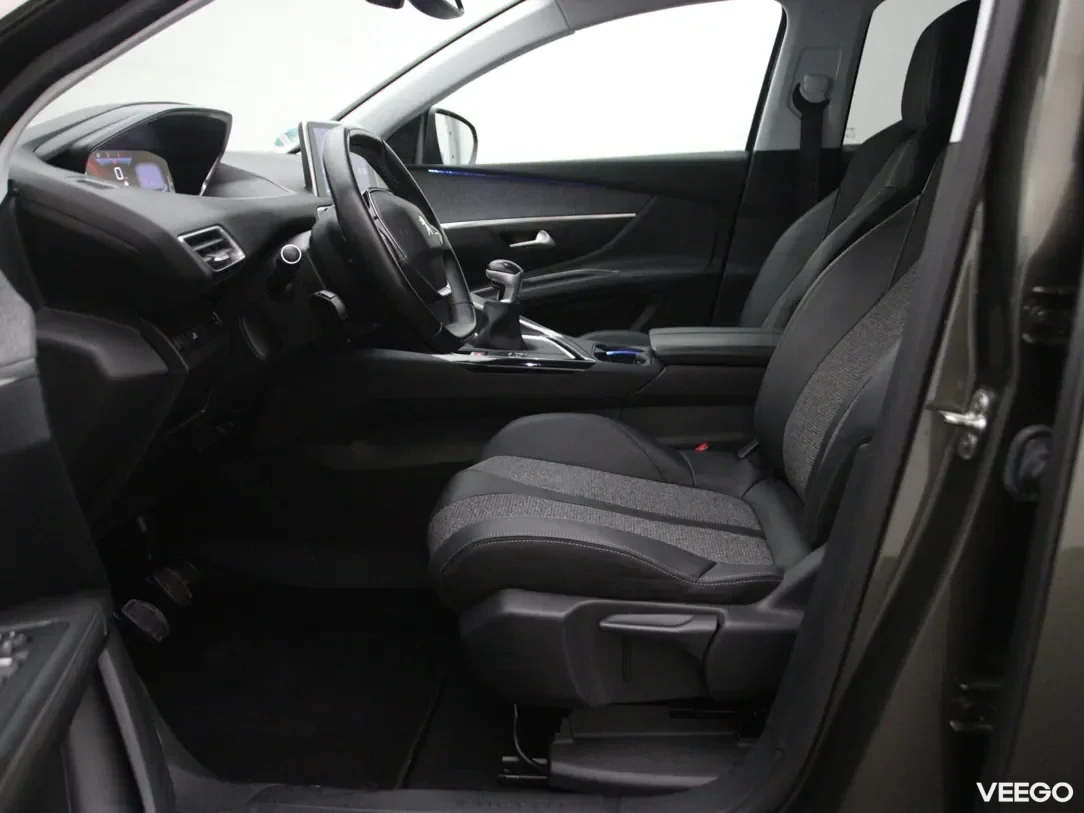 Peugeot 5008 1.2 96kW