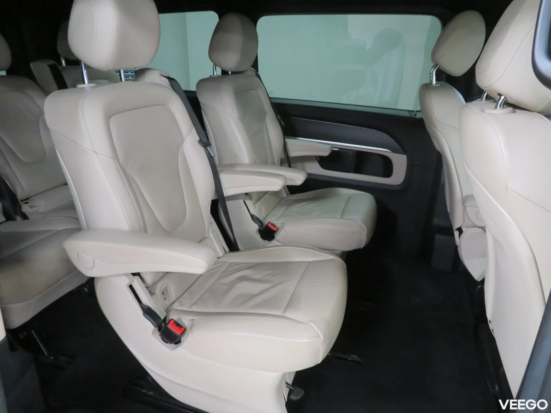 Mercedes-Benz V300 2.0 176kW