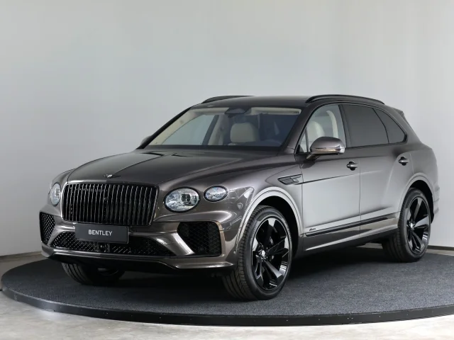 Image of Bentley Azure V8 404kW 4 404kW