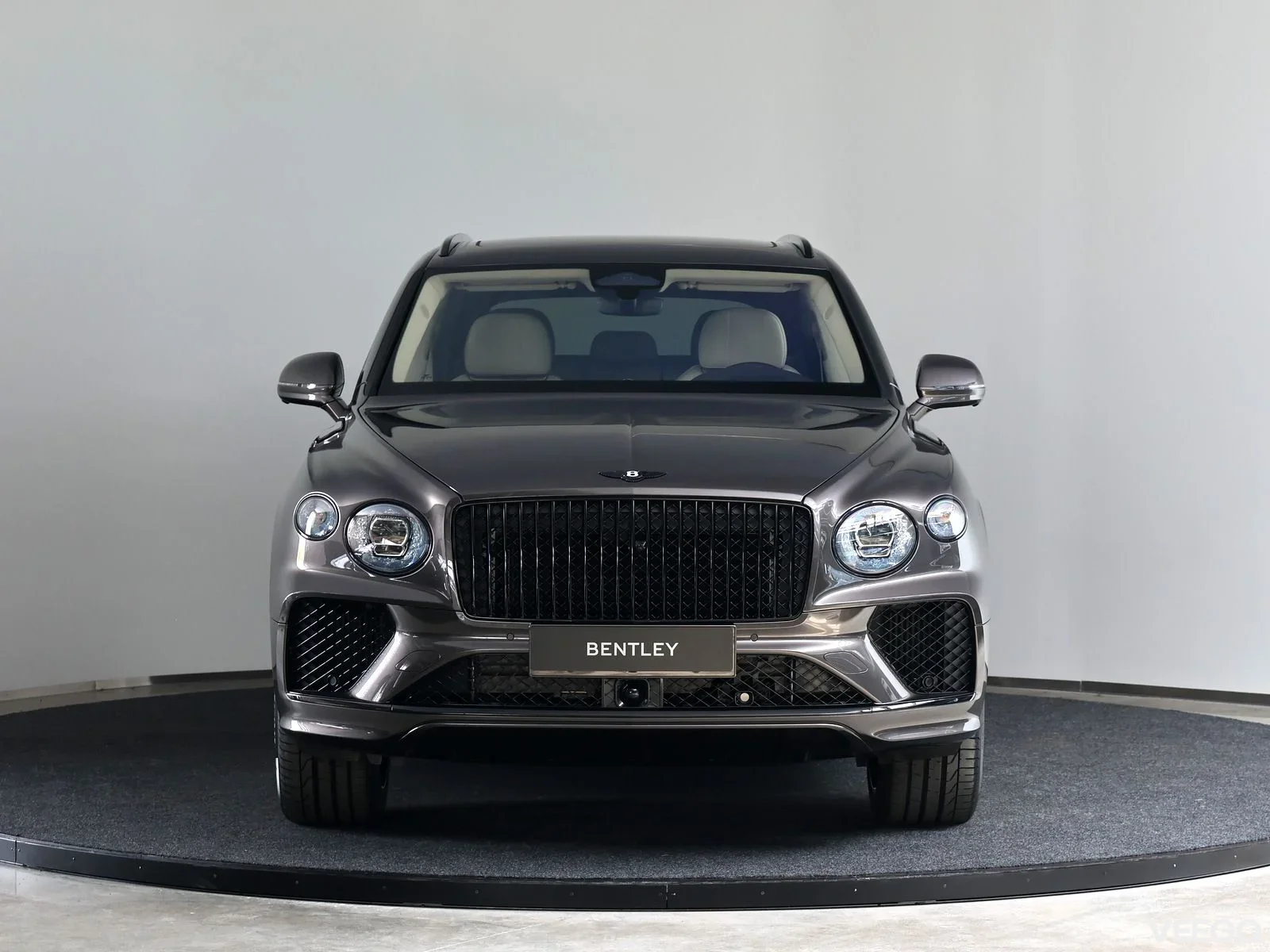 Bentley Azure V8 404kW 4 404kW