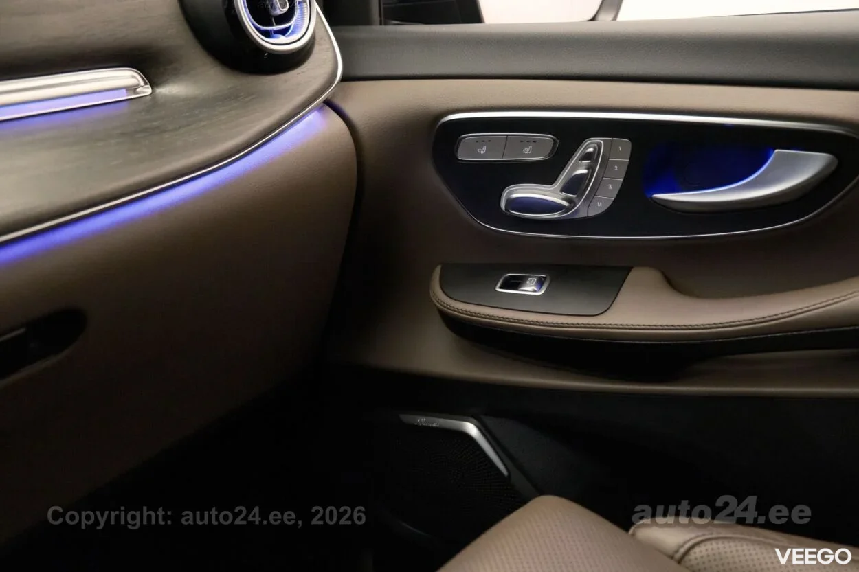 Mercedes-Benz V300 Exclusive Extra Long 4matic 2 174kW