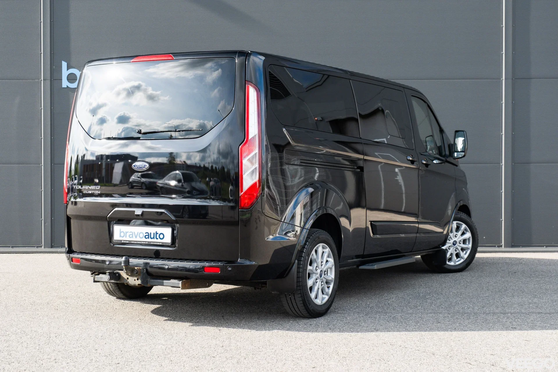Ford Tourneo Custom Titanium 320L 2 136kW