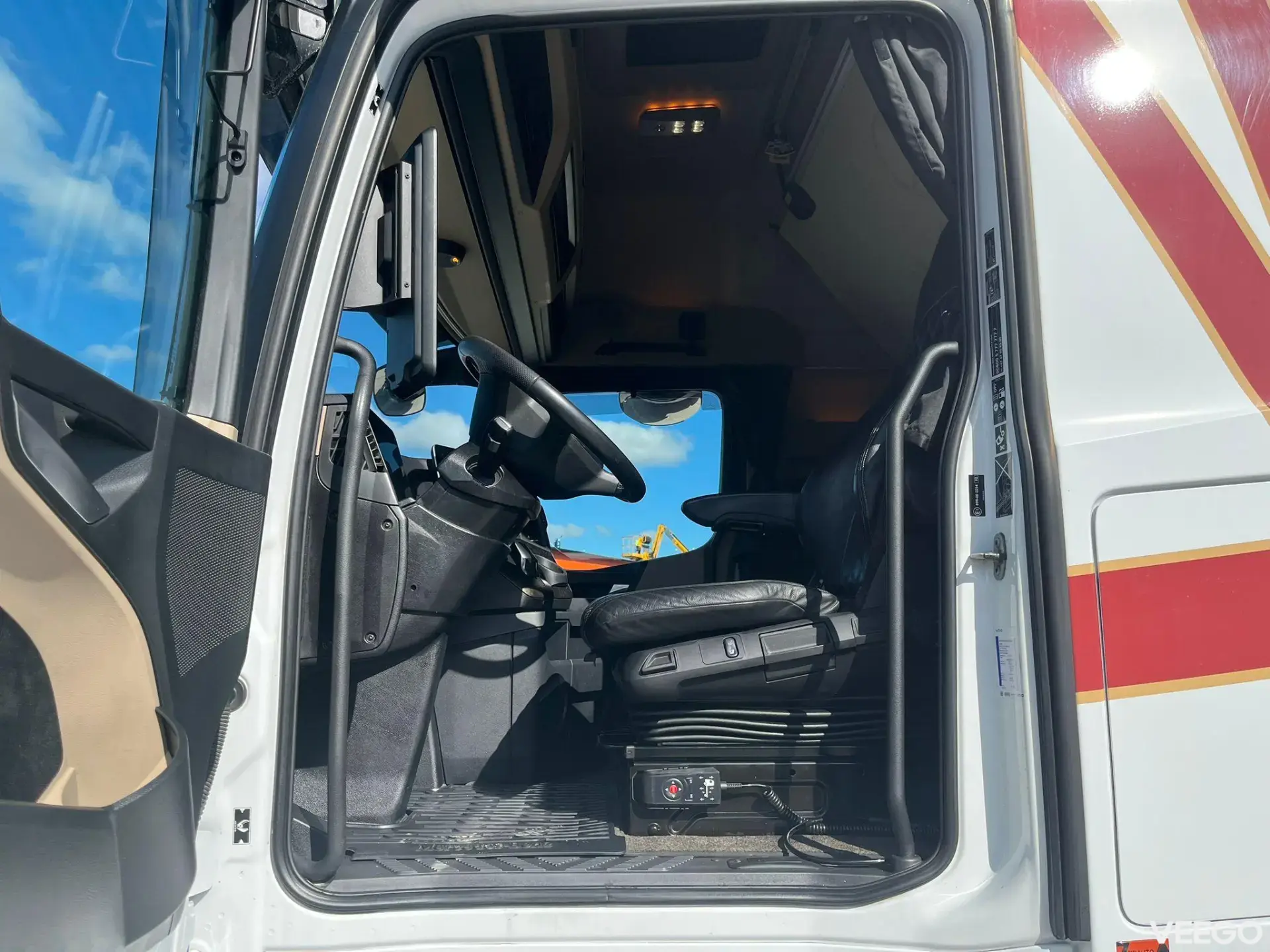 Mercedes-Benz Actros GIGASPACE / CAM MIRRORS / DOUBLE BOGIE 390kW