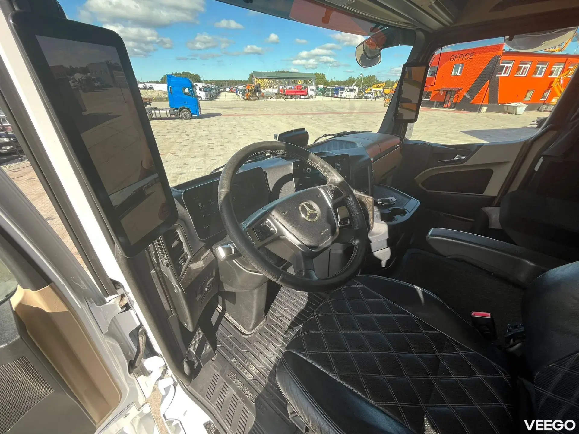 Mercedes-Benz Actros GIGASPACE / CAM MIRRORS / DOUBLE BOGIE 390kW