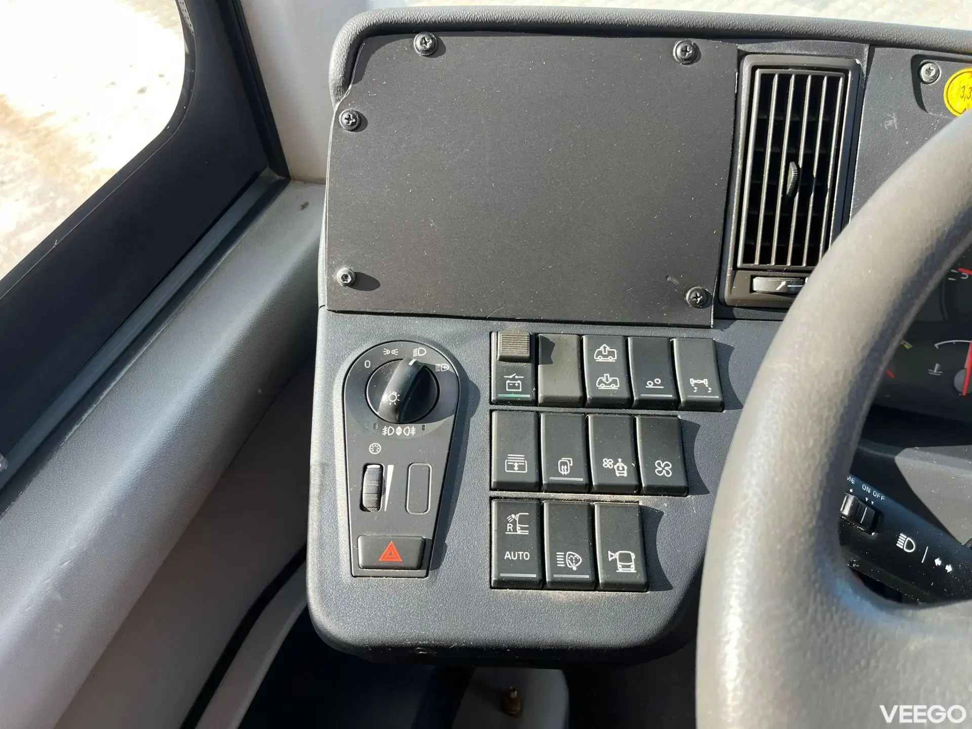 Volvo B8R 44 SEATS + 49 STANDING / AC / AUXILIARY HEATER  240kW