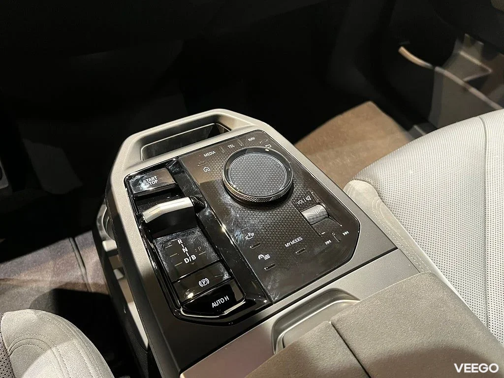 BMW iX xDrive60 Charged M Sport Pro H/K Drag 4,95% 400kW