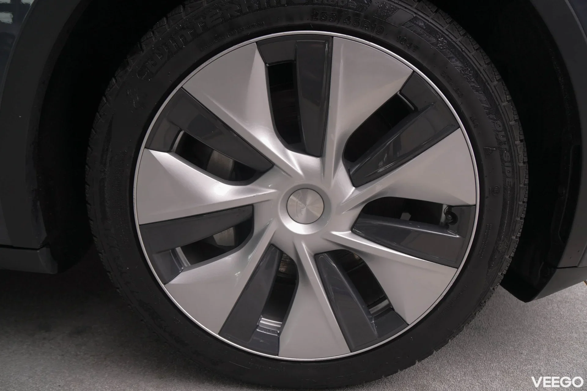 Tesla Model Y Long Range Dual Motor AWD 153kW