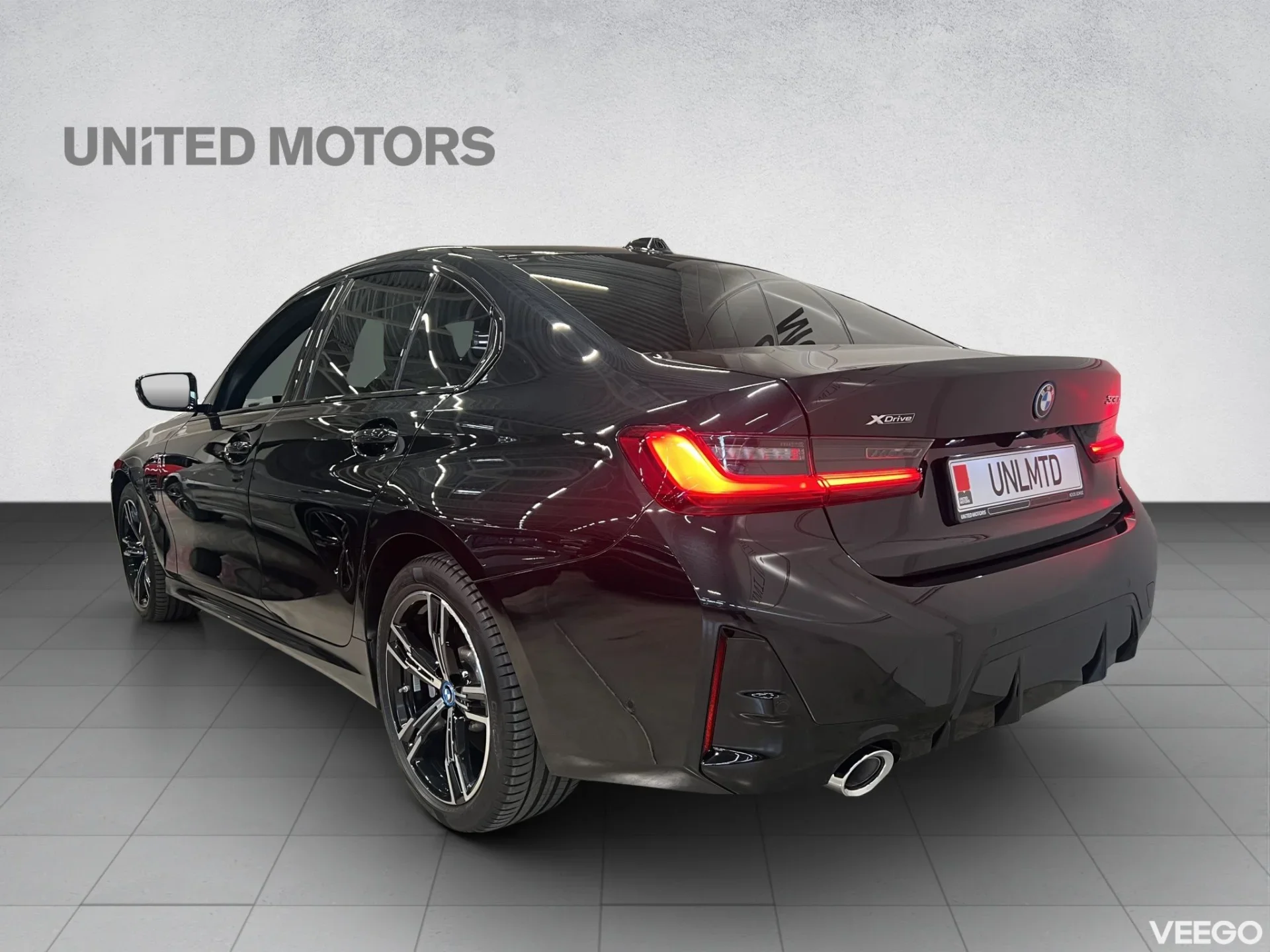 BMW 330 - 2 215kW