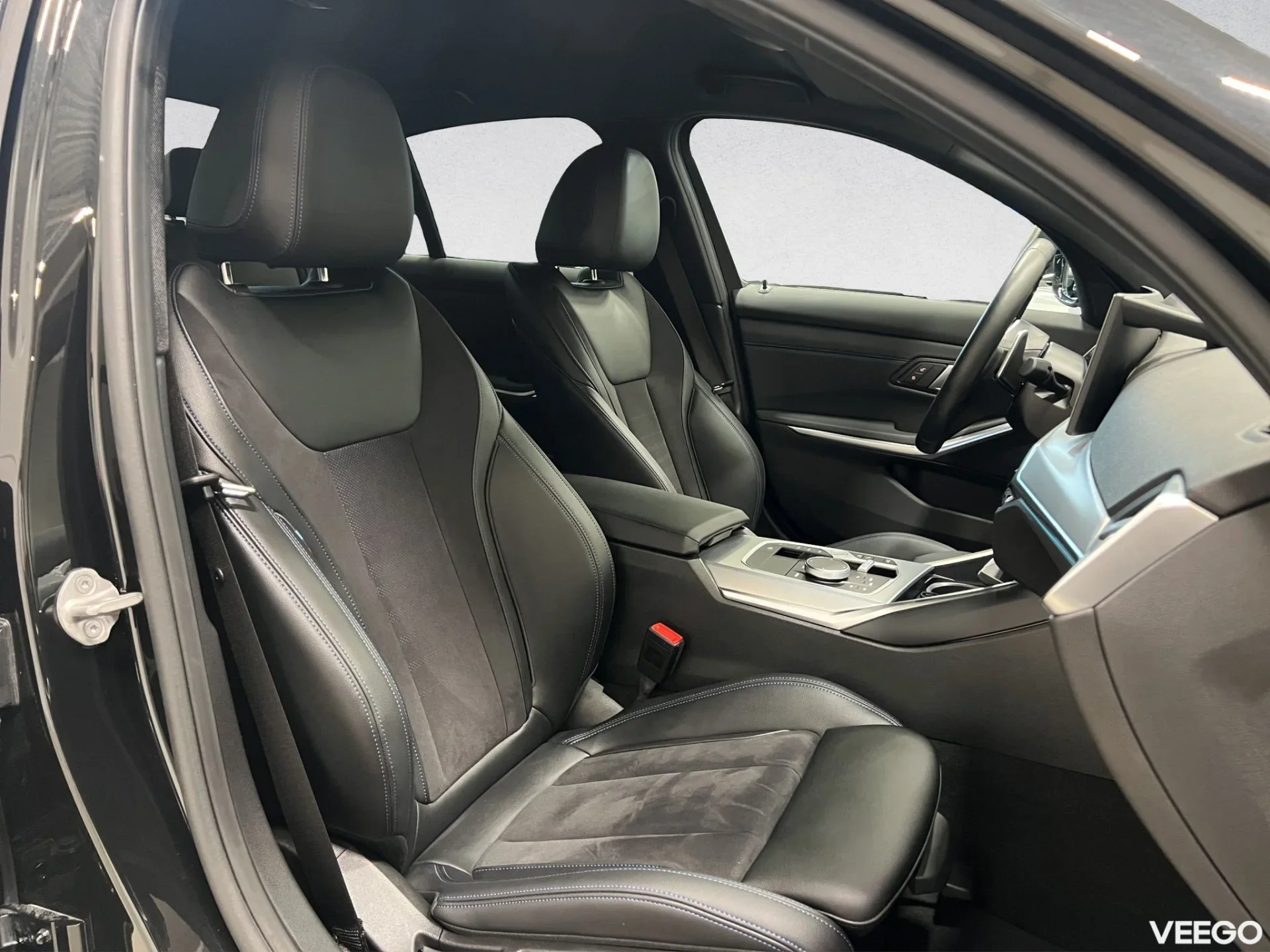 BMW 330 - 2 215kW