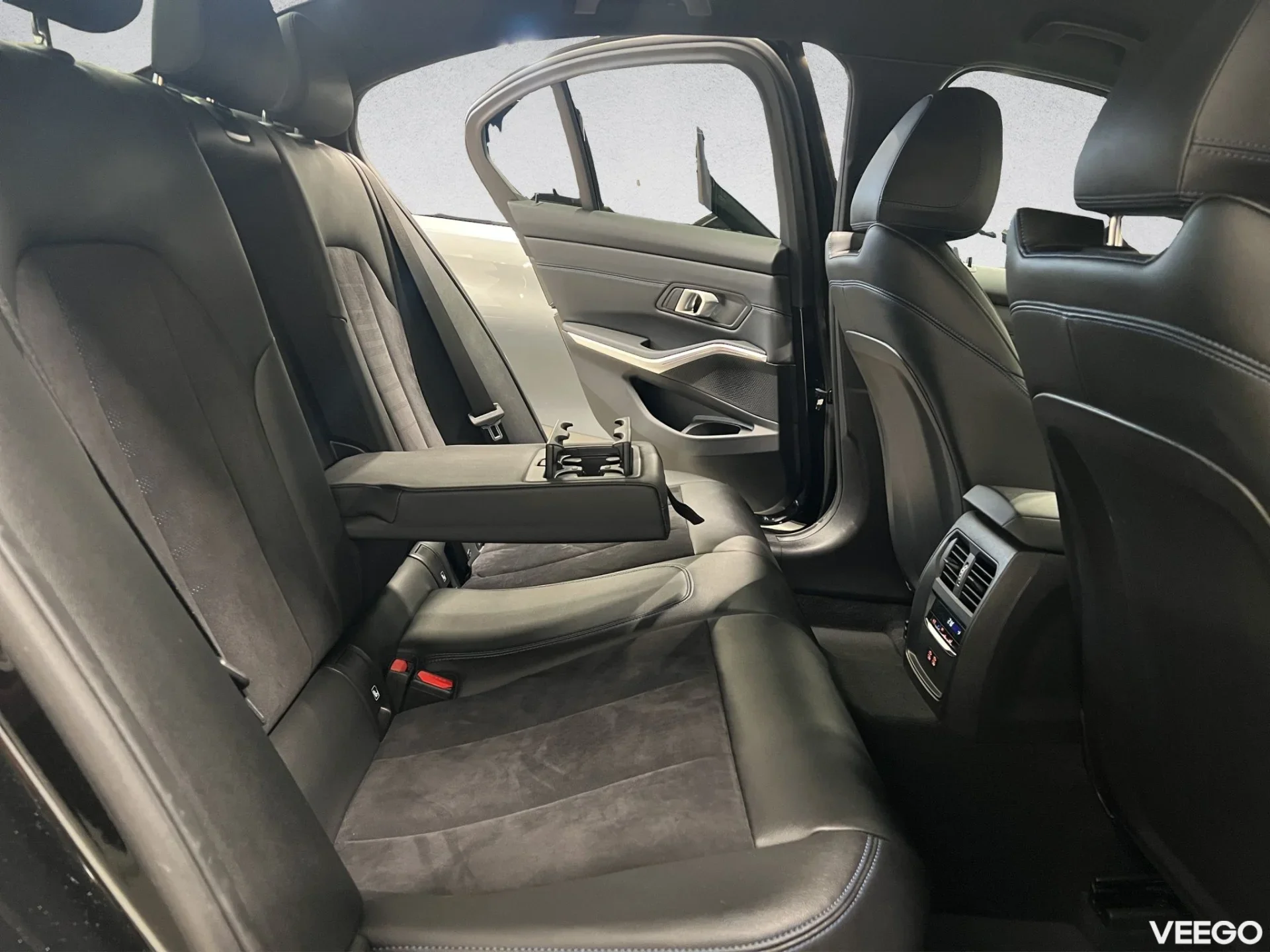 BMW 330 - 2 215kW