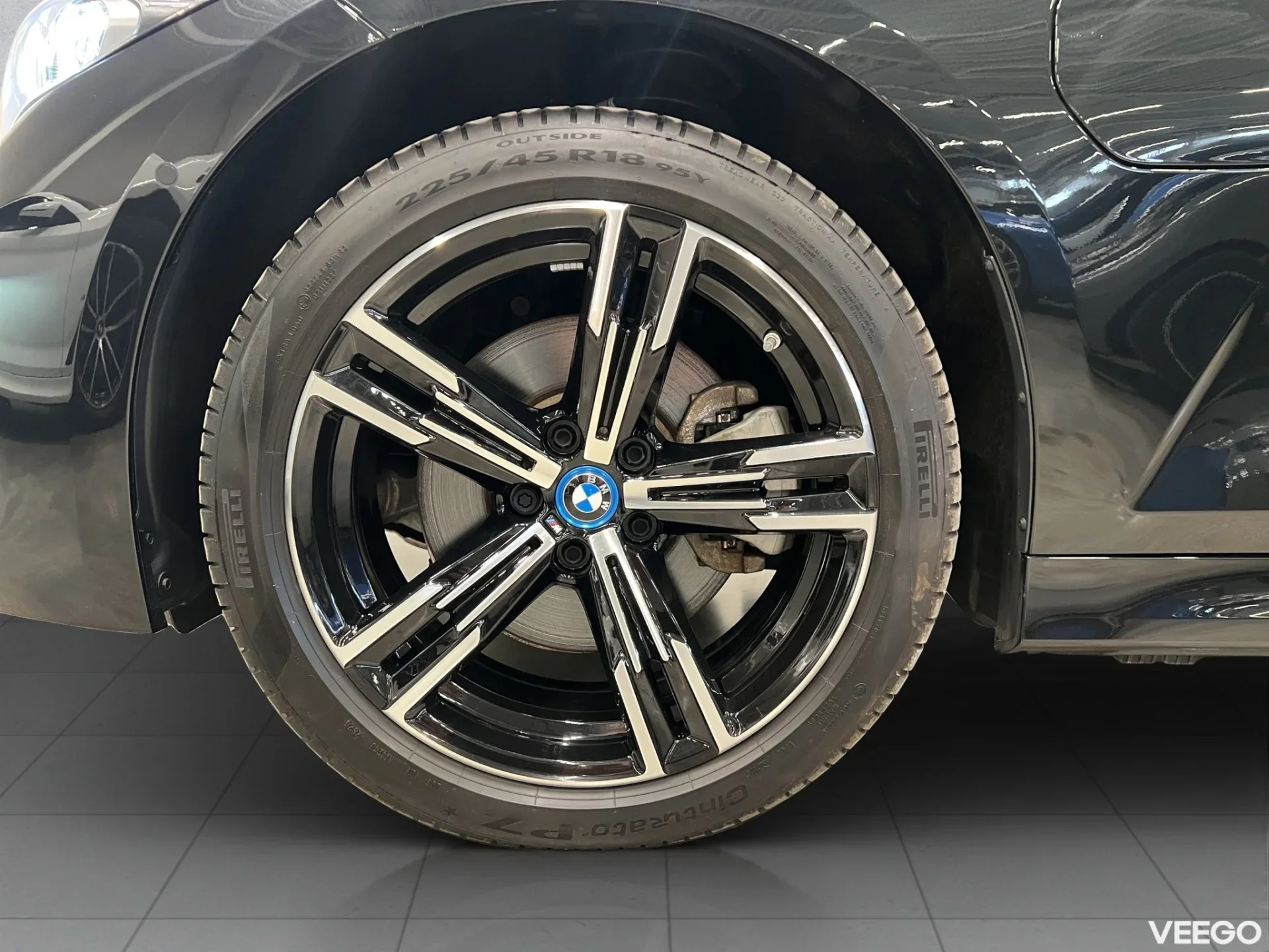 BMW 330 - 2 215kW