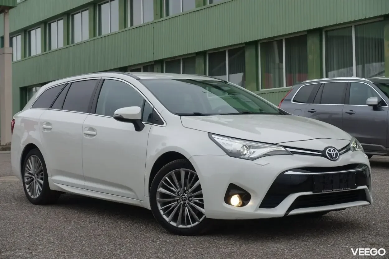 Toyota Avensis Touring Sports Executive EU6 2 105kW