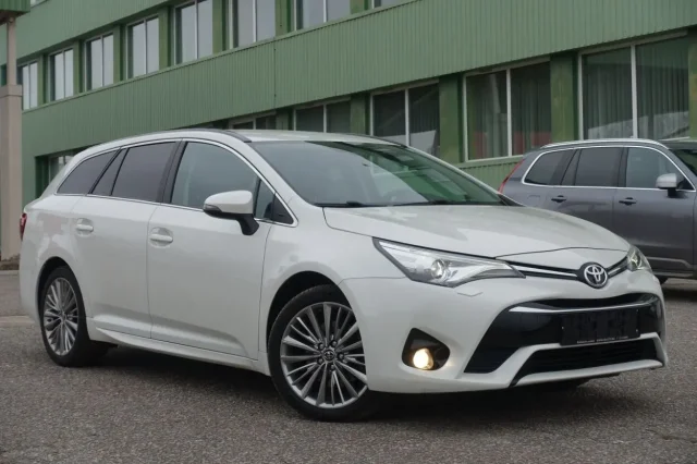 Image of Toyota Avensis Touring Sports Executive EU6 2 105kW