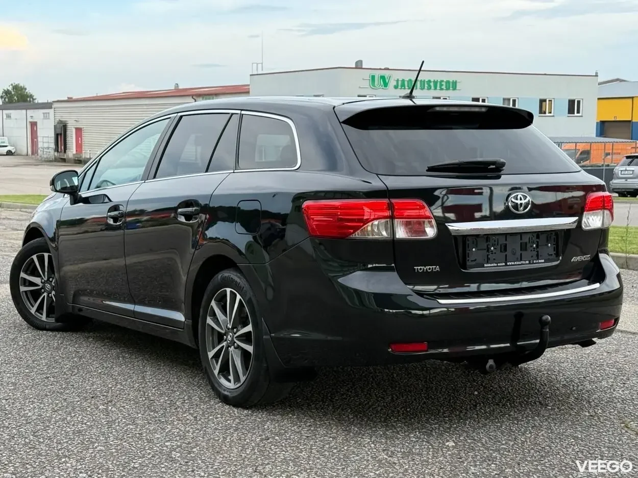 Toyota Avensis Touring Executive Facelift EU5 2 91kW