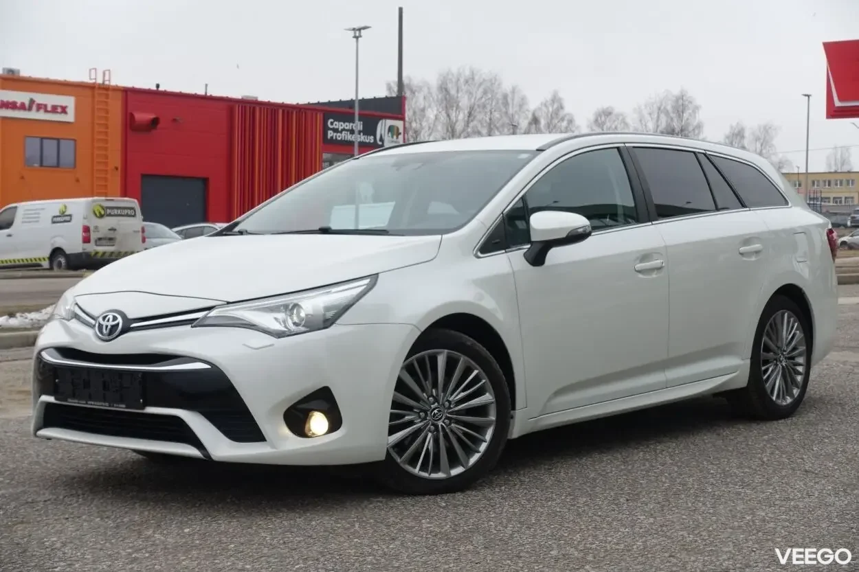 Toyota Avensis Touring Sports Executive EU6 2 105kW