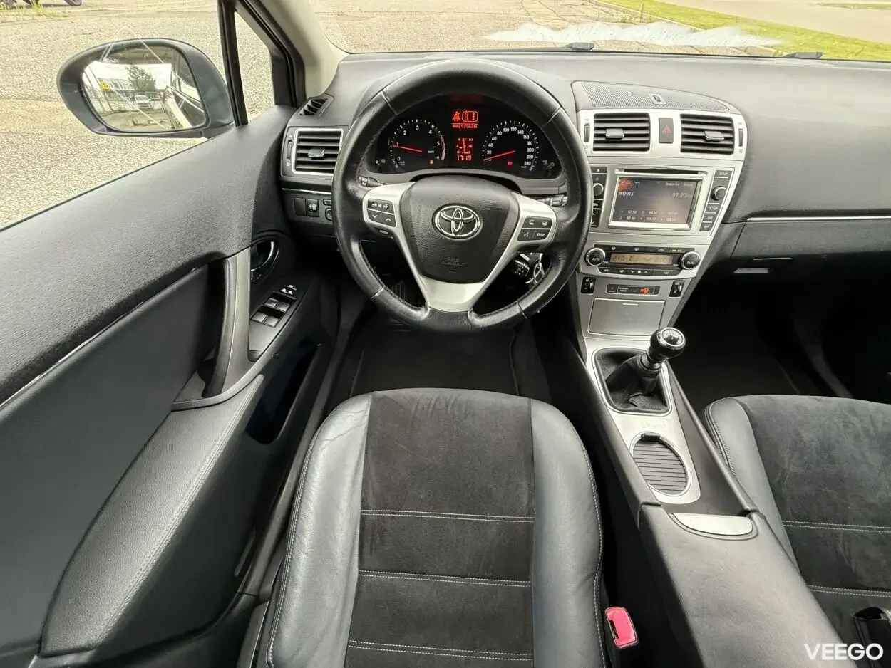 Toyota Avensis Touring Executive Facelift EU5 2 91kW