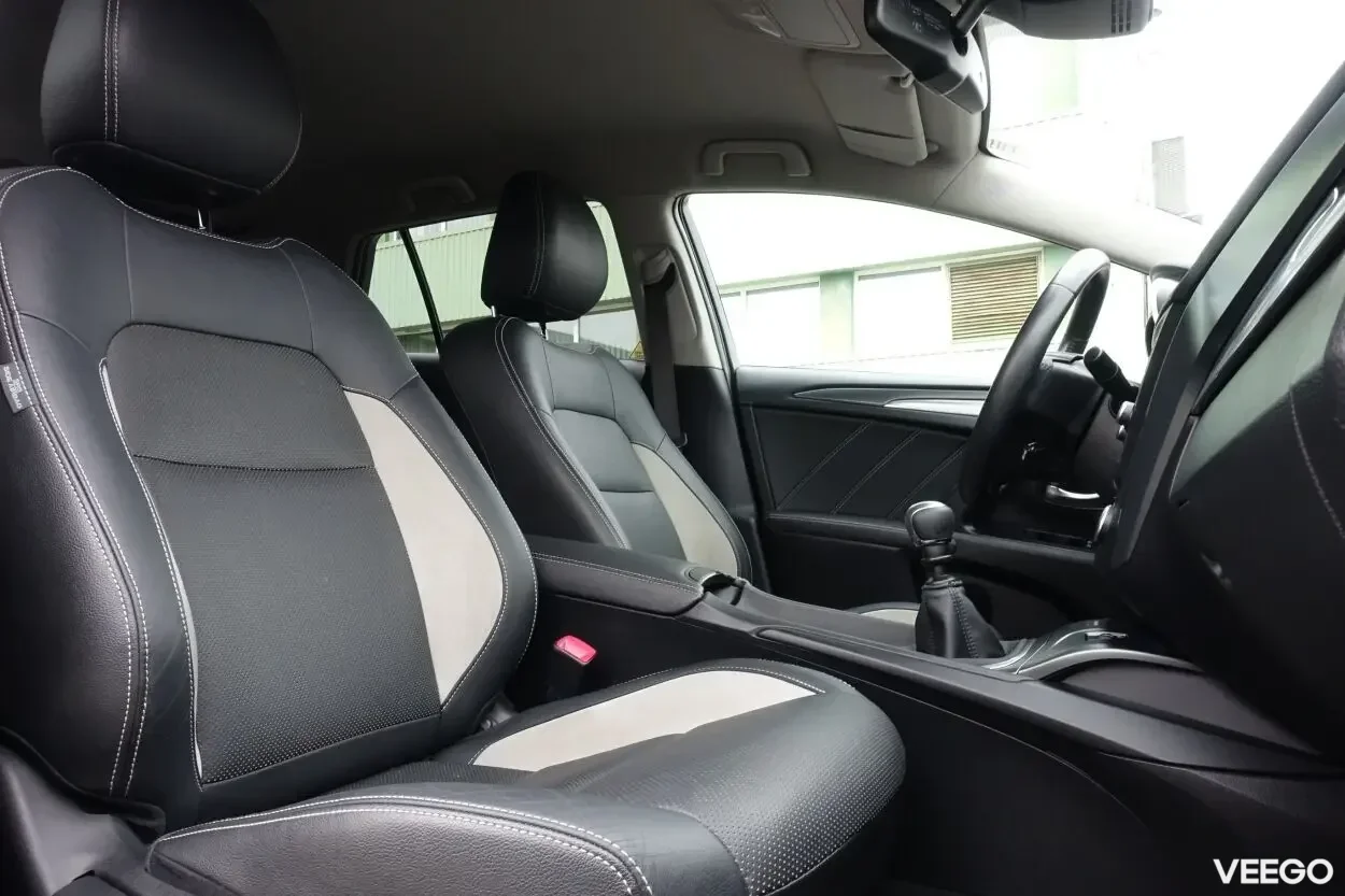 Toyota Avensis Touring Sports Executive EU6 2 105kW
