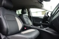 Toyota Avensis Touring Sports Executive EU6 2 105kW thumbnail