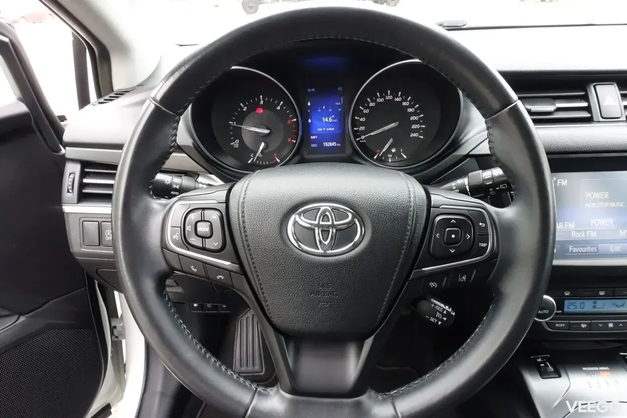 Toyota Avensis Touring Sports Executive EU6 2 105kW