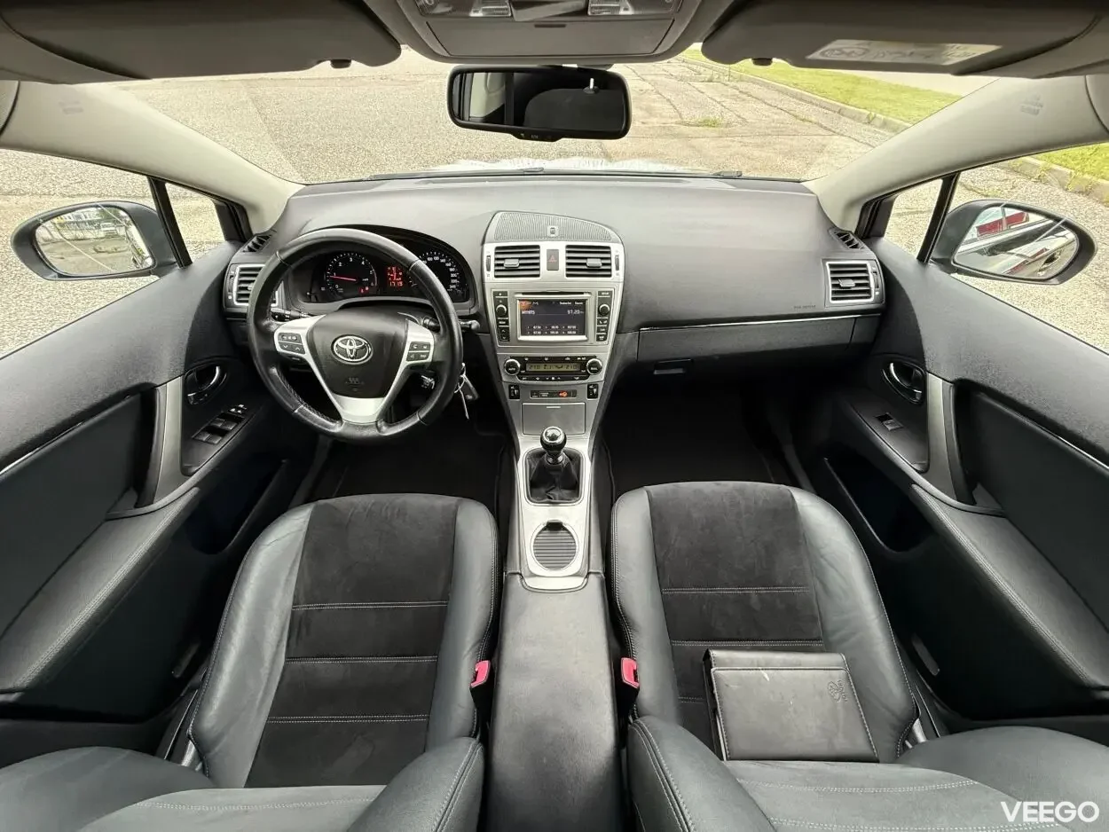 Toyota Avensis Touring Executive Facelift EU5 2 91kW