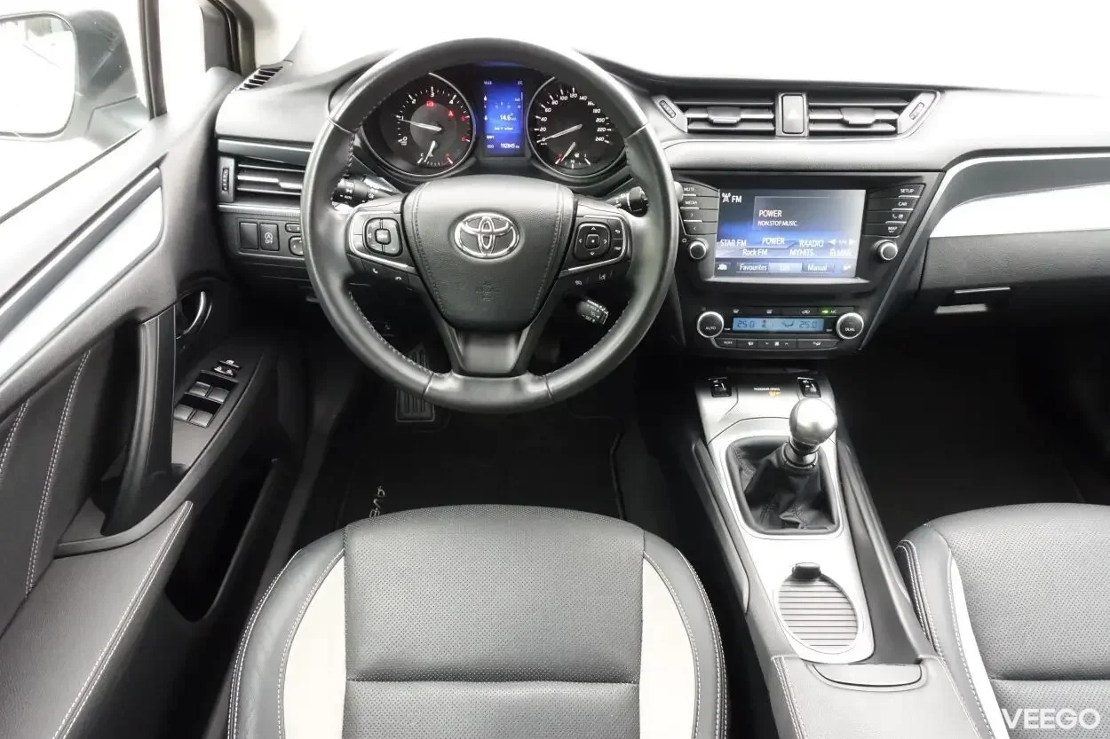 Toyota Avensis Touring Sports Executive EU6 2 105kW
