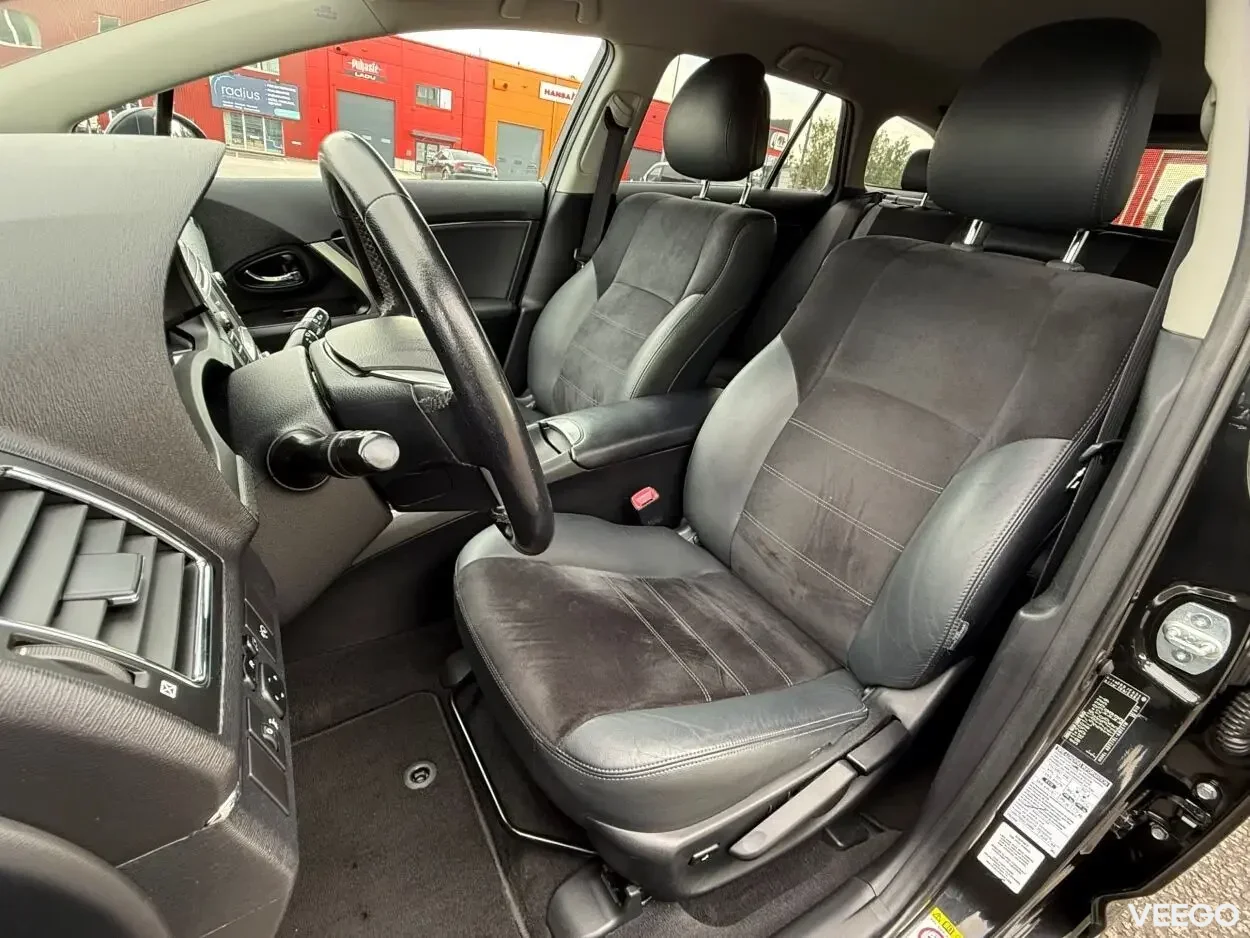 Toyota Avensis Touring Executive Facelift EU5 2 91kW
