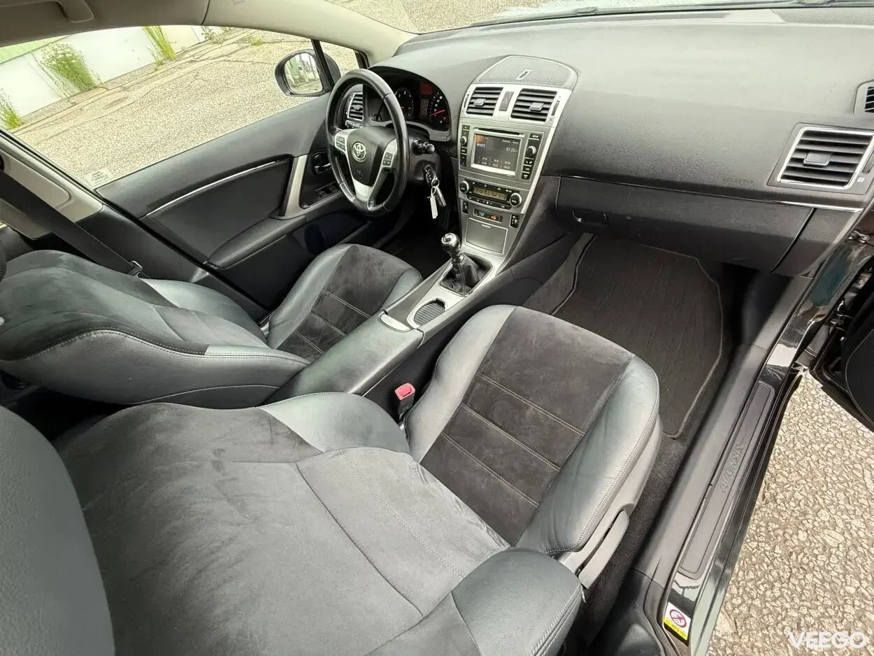 Toyota Avensis Touring Executive Facelift EU5 2 91kW