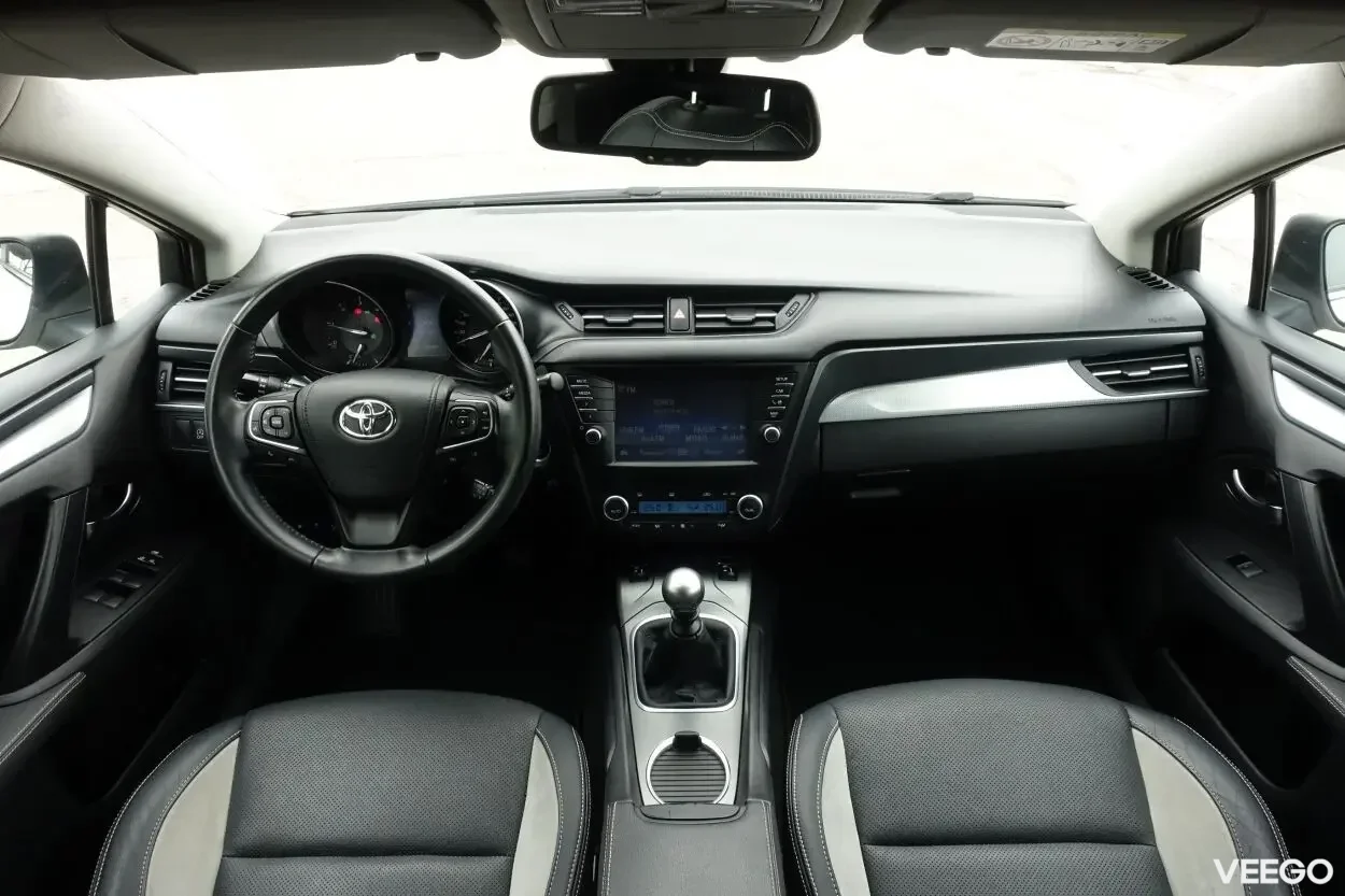 Toyota Avensis Touring Sports Executive EU6 2 105kW