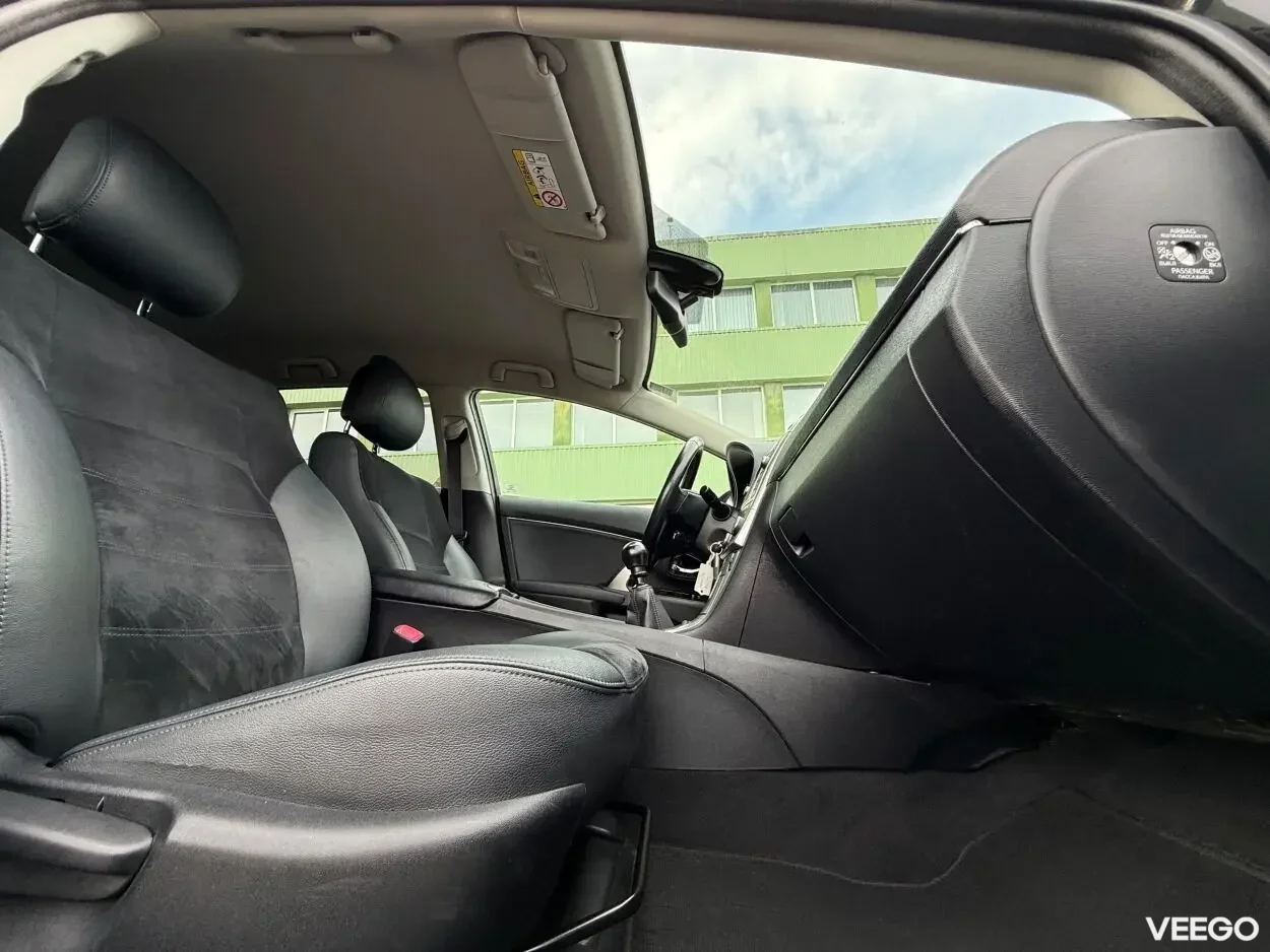 Toyota Avensis Touring Executive Facelift EU5 2 91kW