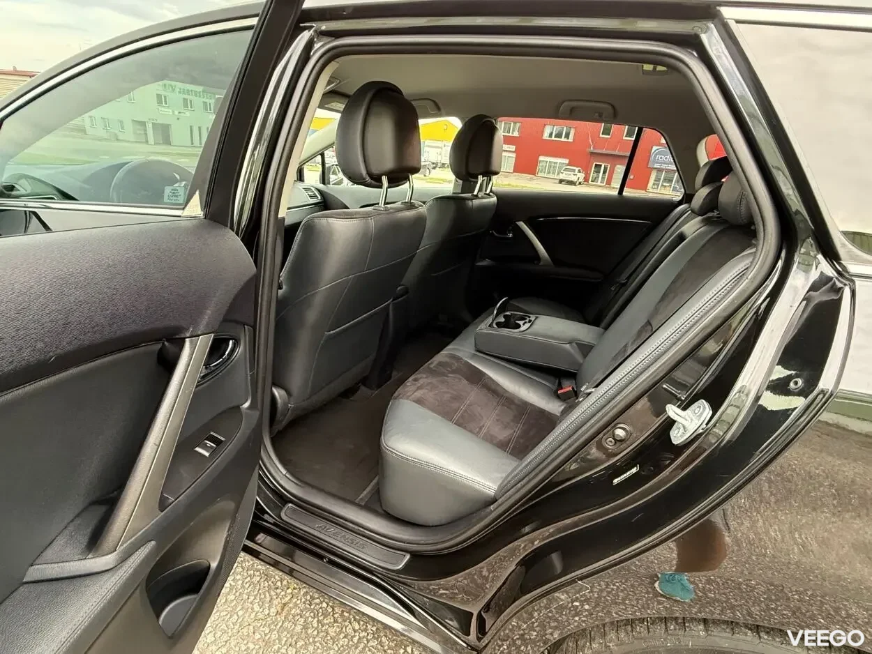 Toyota Avensis Touring Executive Facelift EU5 2 91kW