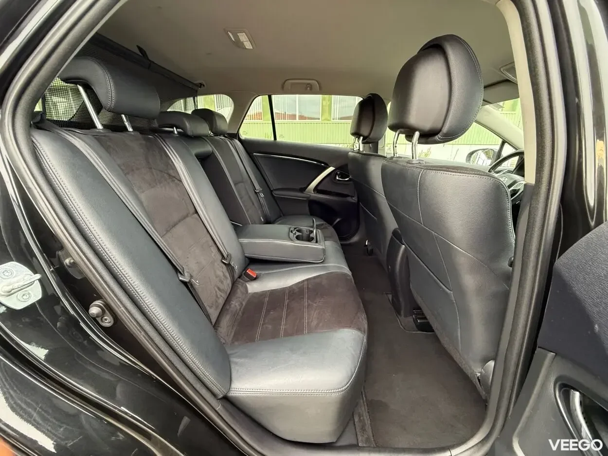 Toyota Avensis Touring Executive Facelift EU5 2 91kW