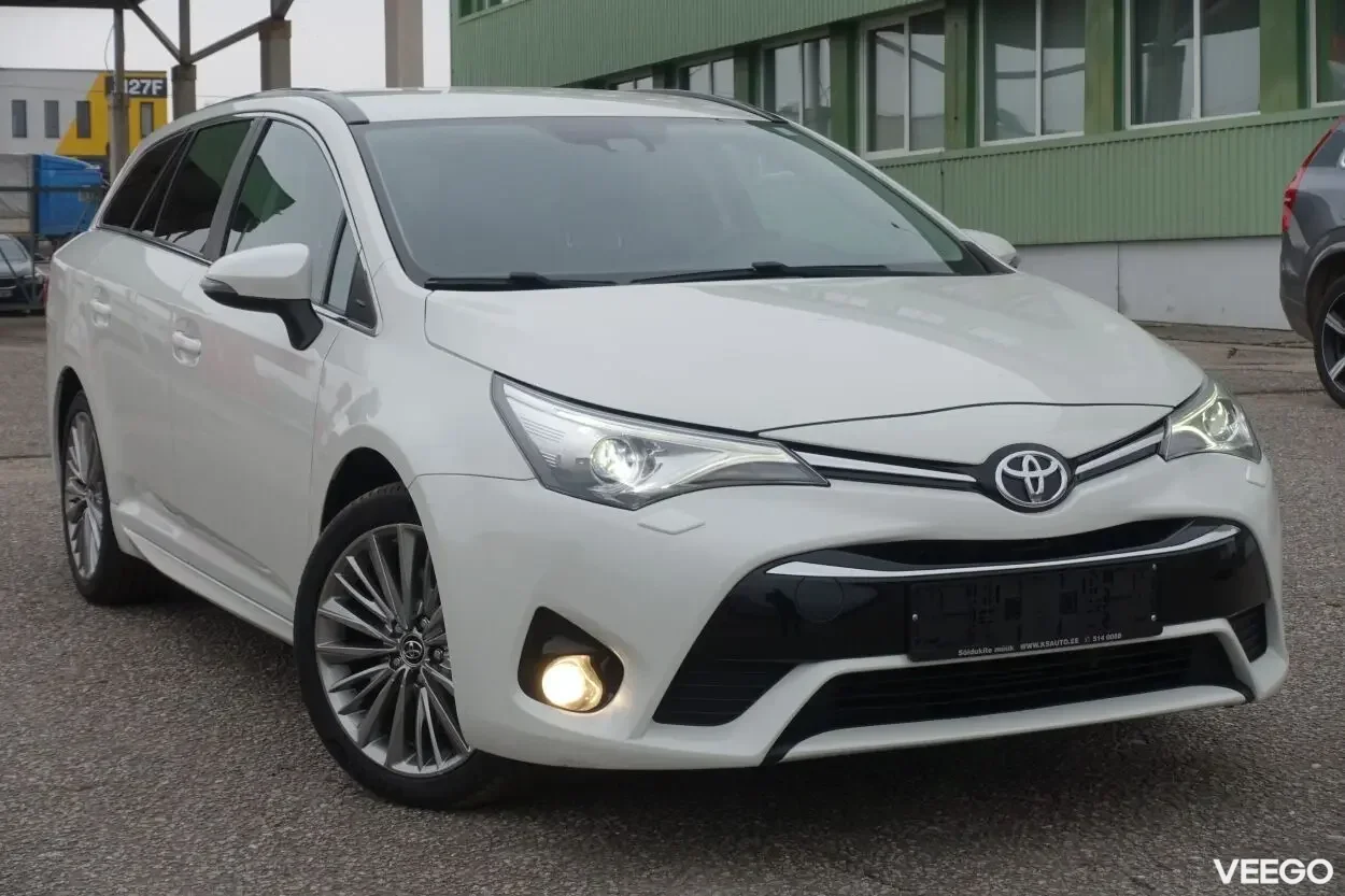 Toyota Avensis Touring Sports Executive EU6 2 105kW