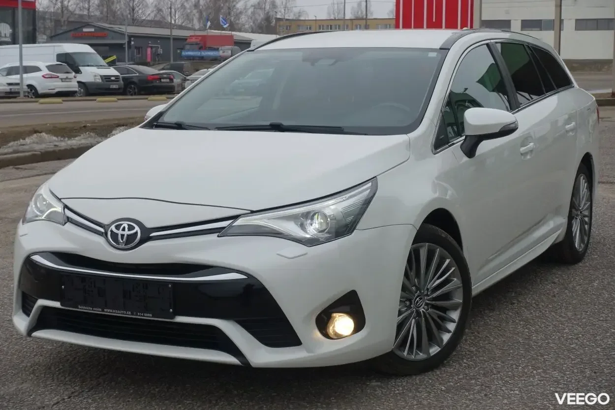 Toyota Avensis Touring Sports Executive EU6 2 105kW
