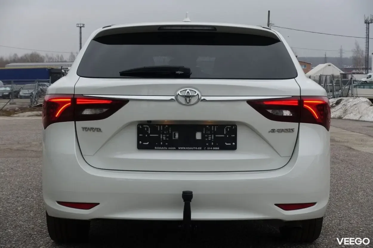 Toyota Avensis Touring Sports Executive EU6 2 105kW