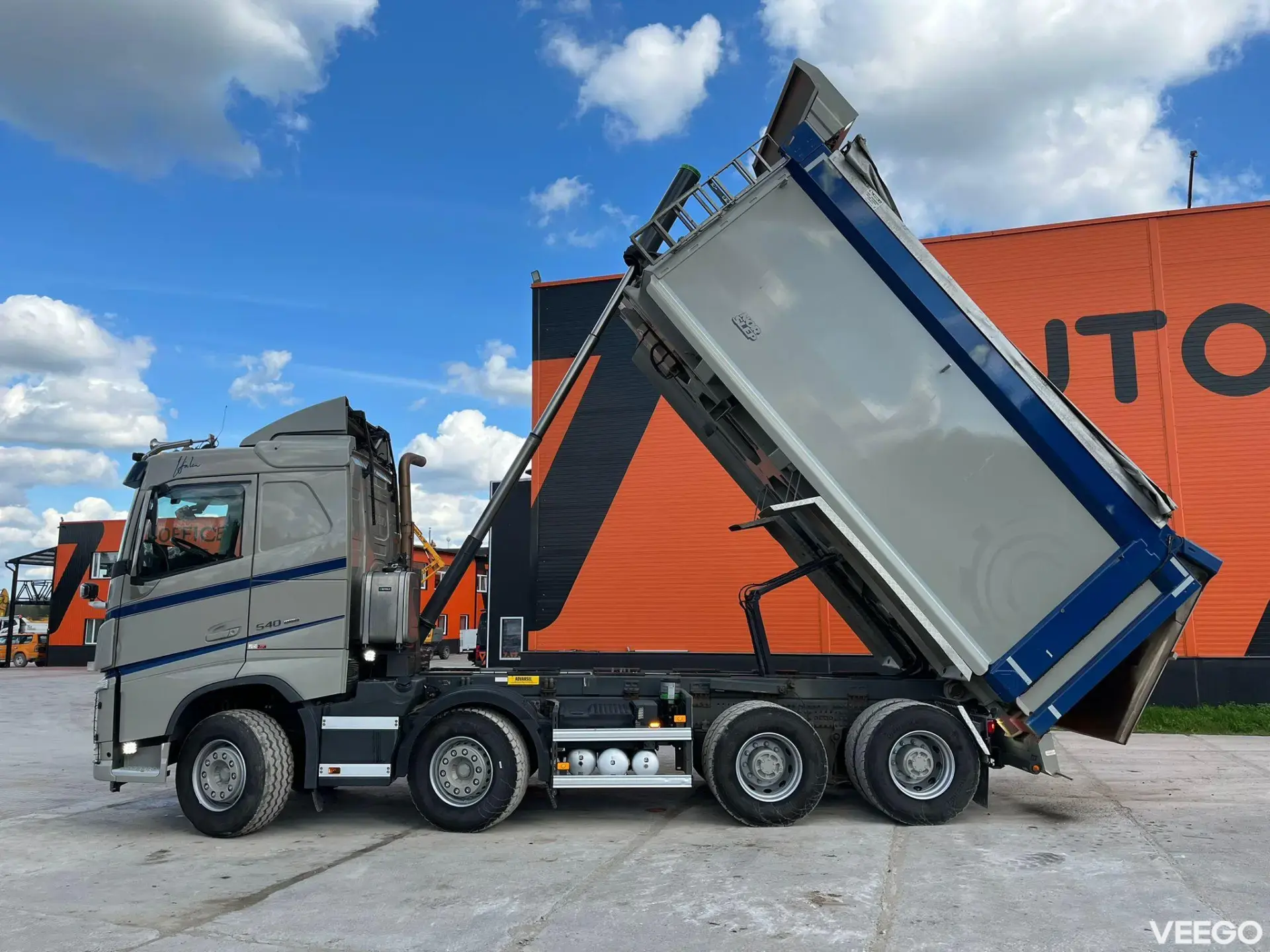Volvo FH 540 8x4 HYDRAULIC TENT / RETARDER / TANDEM AXLE LIFT  405kW