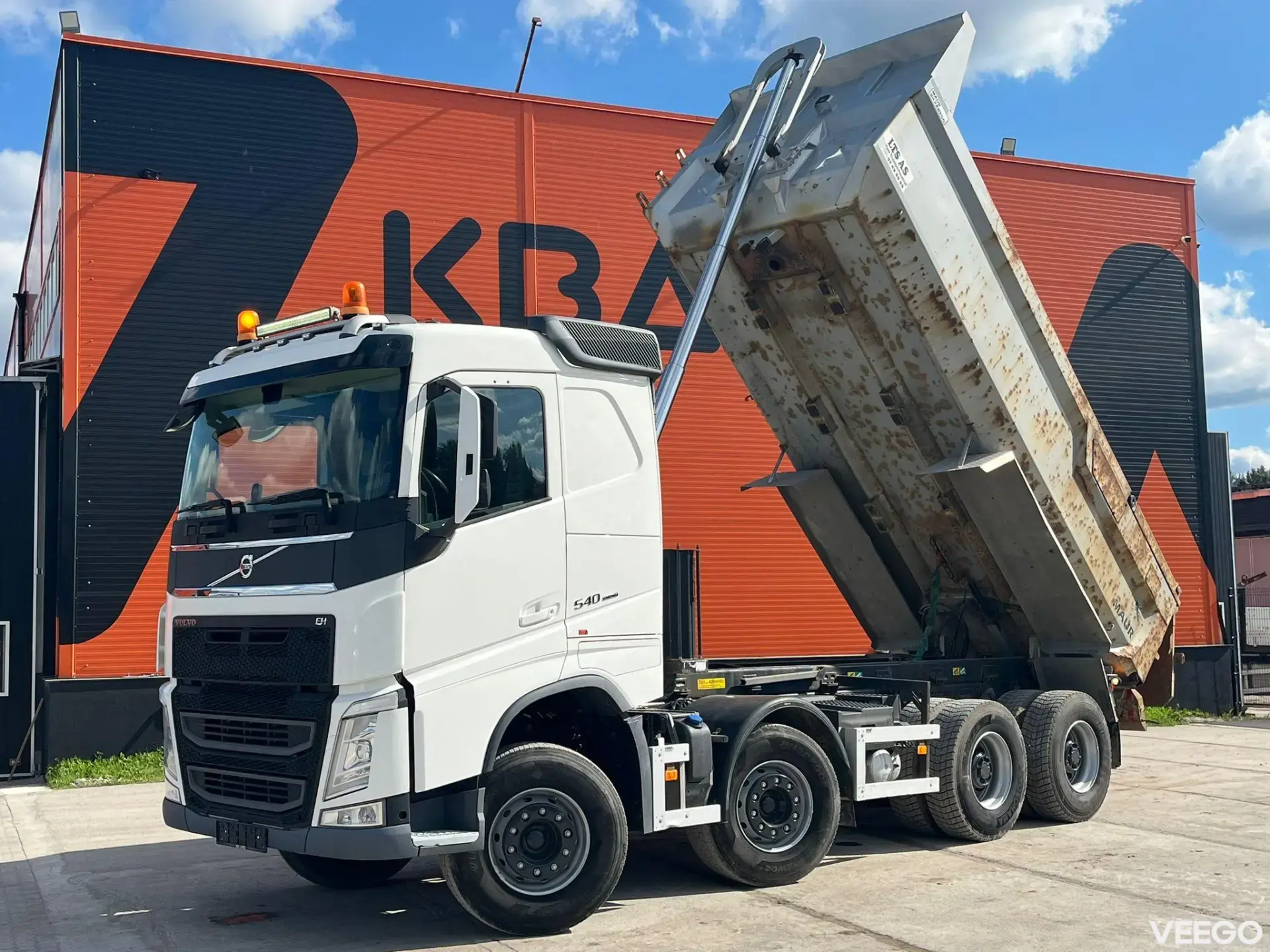 Volvo FH 540 8x4 RETARDER / TANDEM AXLE LIFT / BOX L=5501 mm 405kW