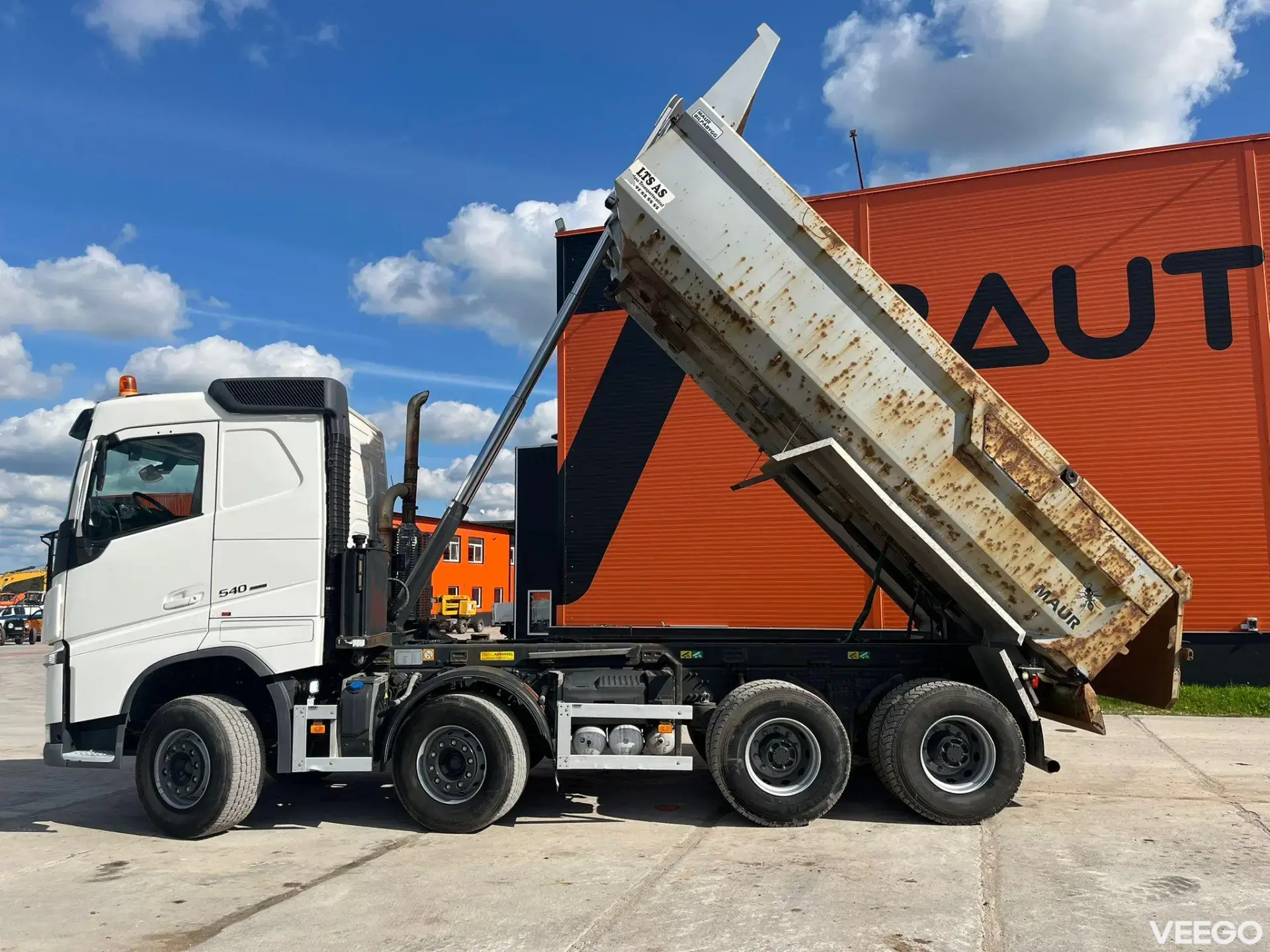 Volvo FH 540 8x4 RETARDER / TANDEM AXLE LIFT / BOX L=5501 mm 405kW