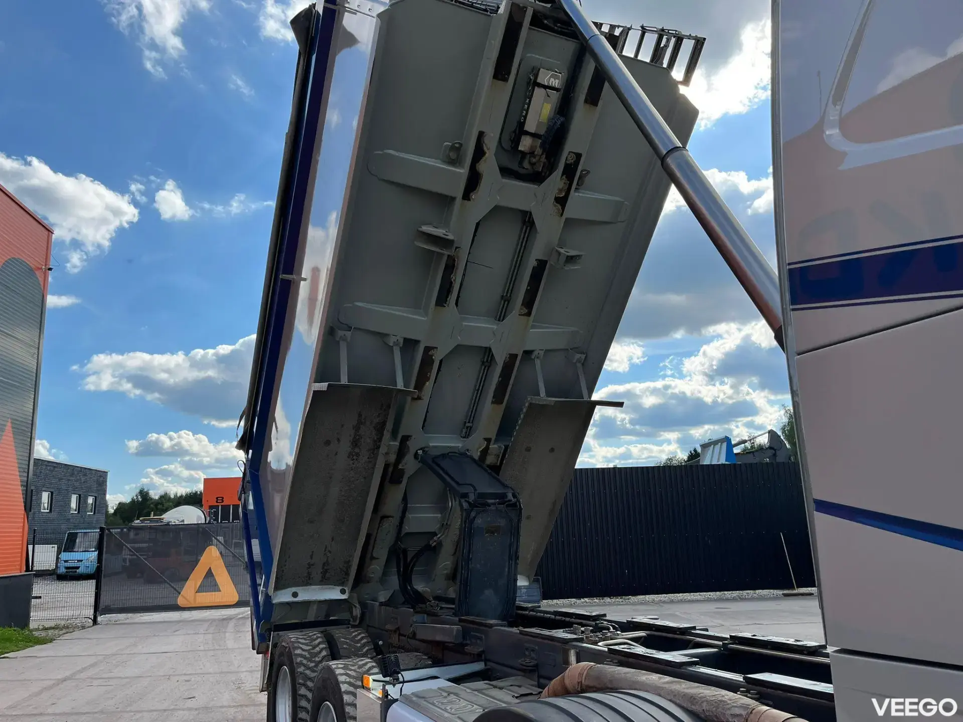Volvo FH 540 8x4 HYDRAULIC TENT / RETARDER / TANDEM AXLE LIFT  405kW