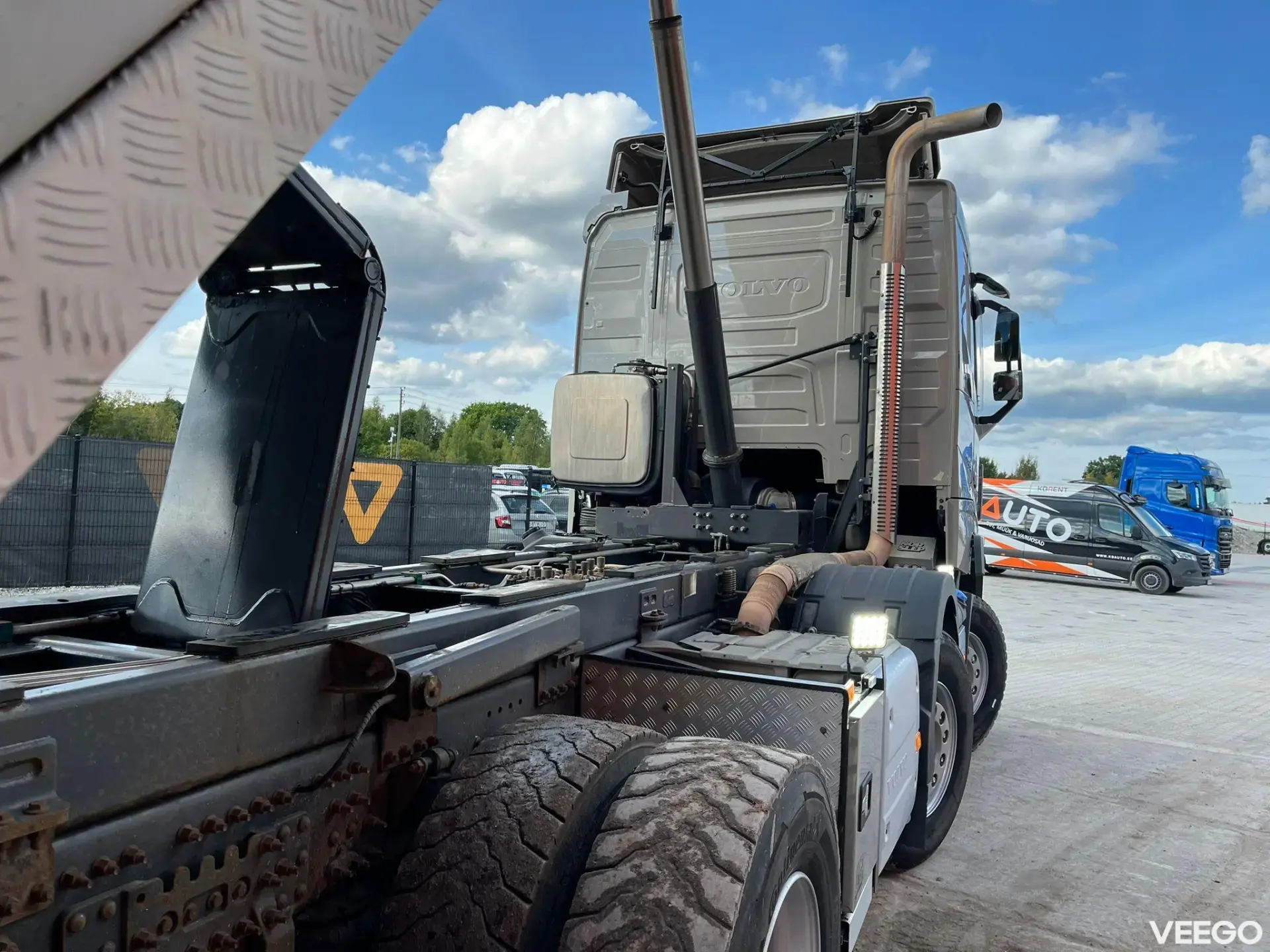 Volvo FH 540 8x4 HYDRAULIC TENT / RETARDER / TANDEM AXLE LIFT  405kW