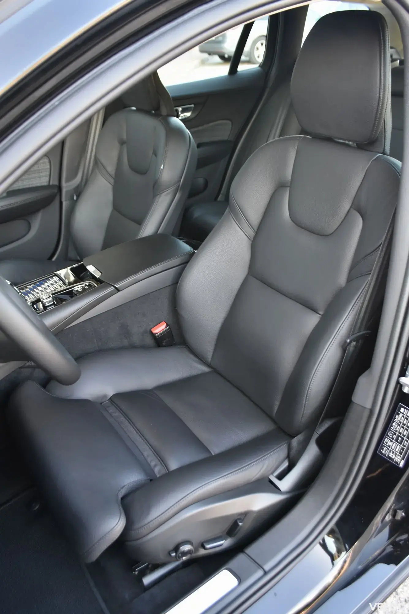 Volvo V60 AWD INSCRIPTION XENIUM INTELLI 2 251kW