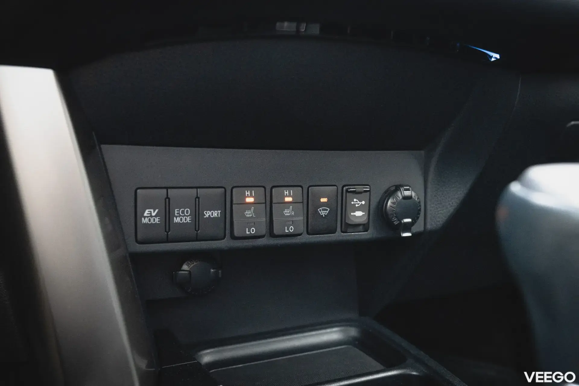 Toyota RAV4 Luxury Hybrid 2.5 114kW