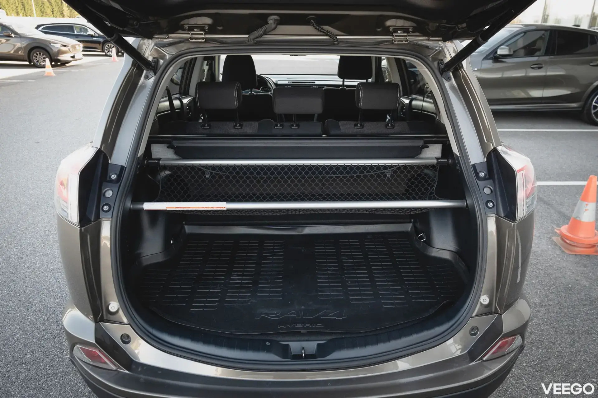 Toyota RAV4 Luxury Hybrid 2.5 114kW