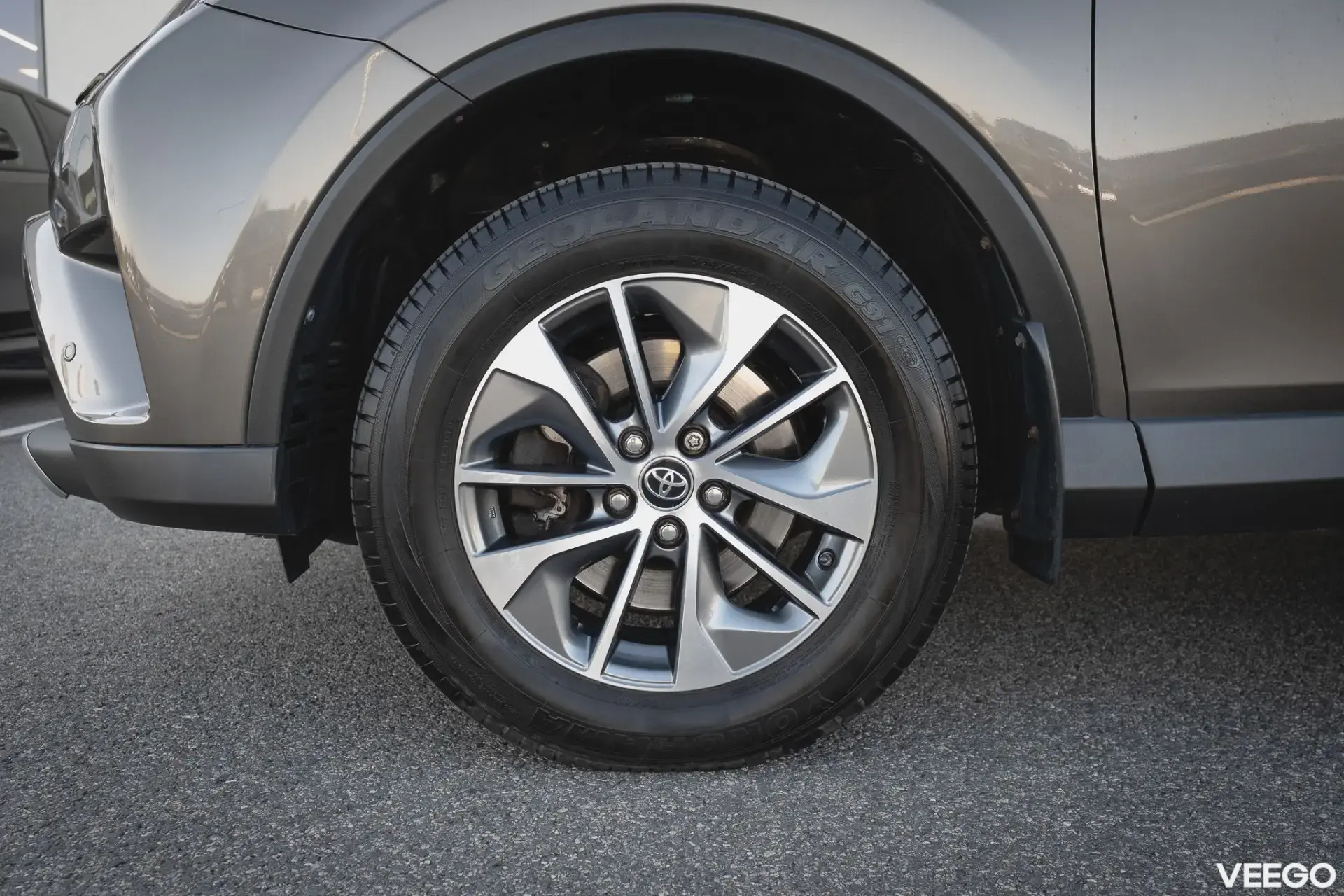 Toyota RAV4 Luxury Hybrid 2.5 114kW