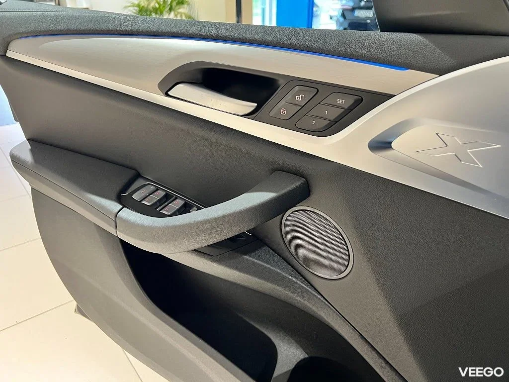 BMW iX3 M-Sport, Drag, Panorama, Navi, Adpt Fart, Elstolar 210kW